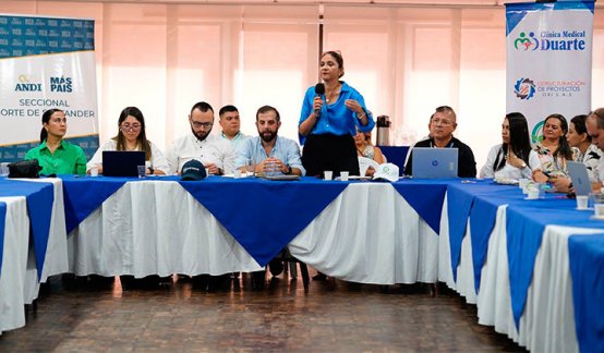 Alcaldes y empresarios se reunieron en una mesa de trabajo, en Cúcuta, para conocer cómo funciona el mecanismo Obras por Impuestos./ Foto Cortesía