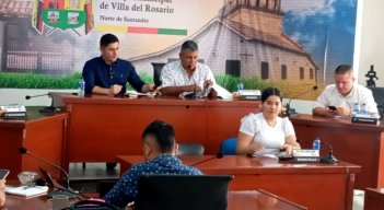Alcalde de Villa del Rosario, Juan Camilo Suárez presentó el plan de desarrollo al Concejo./Foto cortesía