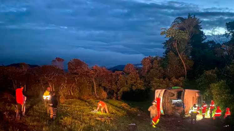 Cuatro muertos y 15 heridos en accidente de bus que iba desde Bogotá ...