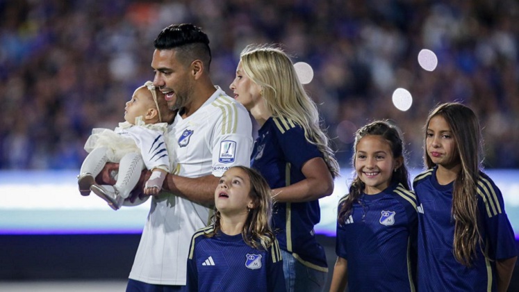 Radamel Falcao García fue presentado y ovacionado por los hinchas de ...