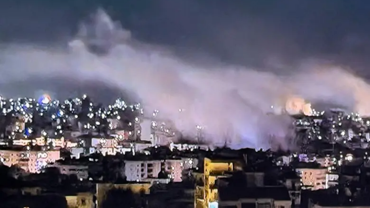 Israel responde con bombardeos a ataques de Hezbolá en escalada regional