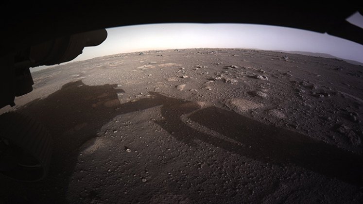 Imagen del planeta rojo sobre la superficie marciana.