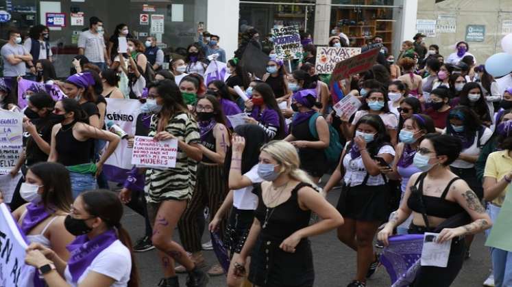 Más de 200 mujeres participaron en la gran movilización. Juan Pablo Cohen/ La Opinión 