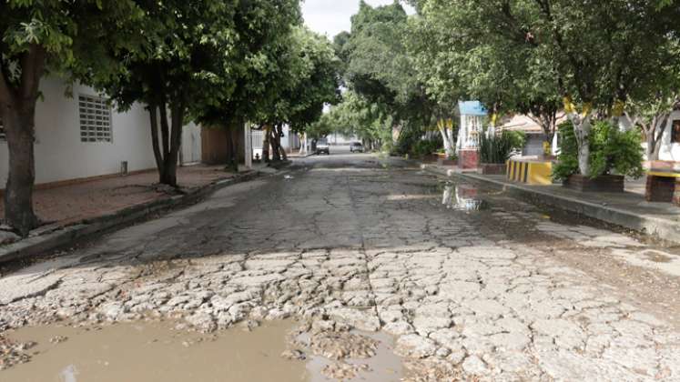 Estado de la avenida segunda en Prados del Norte, la vía que genera mayor malestar.