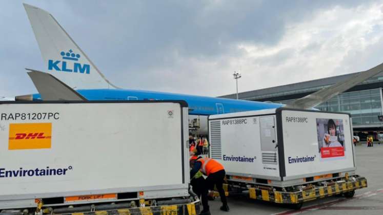 El otro avión proveniente de Pekín se espera que arribe mañana en la noche. / Foto: Colprensa