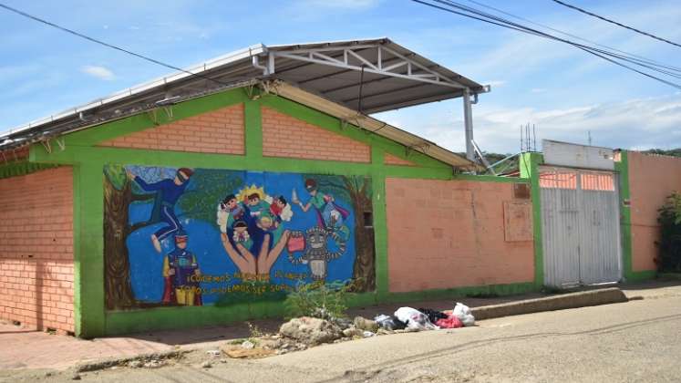 La escuela provee educación para los niños de la zona y barrios aledaños. / Pablo Castillo / La Opinión