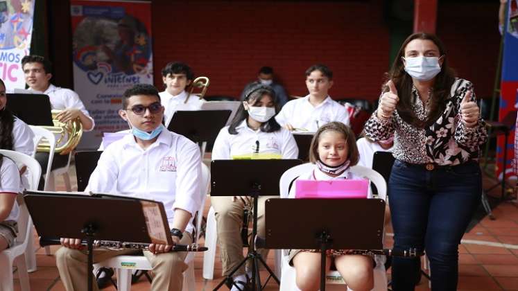 Banda sinfónica del Colegio Comfanorte recibió a la ministra de las TIC. / Juan Pablo Cohen/ La Opinión 