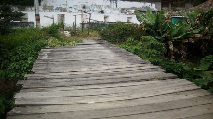 En 2007 un puente de concreto reemplazó al antiguo que comunicaba El Molino con el sector de la Favorita./Foto: archivo