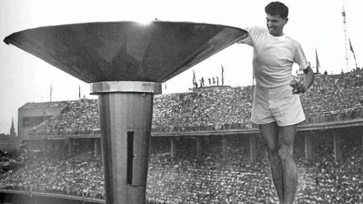 Juegos Olímpicos de Melbourne 1956, encendida del pebetero.