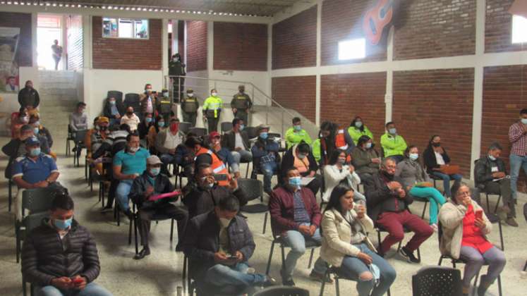 La comunidad, usuarios, transportadores y gremios participaron en lasocialización. Foto: Roberto Ospino/La Opinión.
