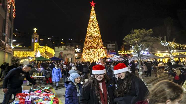 Este ayuntamiento y el gobierno invirtieron sobre todo en comunicación en vísperas de la Navidad. /AFP