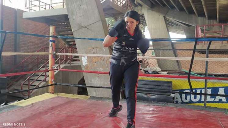 Leonela Villegas llegó al boxeo por una situación personal y se quedó para siempre.