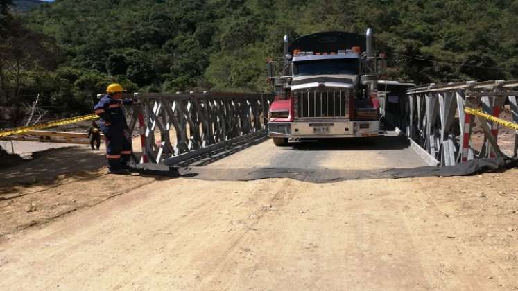 El puente, en el sector El Turco, está diseñado para resistir hasta 52 toneladas para todo tipo de vehículos./Fotos La Opinión