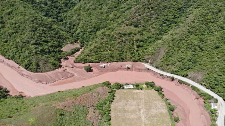 Se estima que, hasta la fecha, cerca de 17 millones de metros cúbicos de tierra se han desplazado a lo largo de la quebrada EI Molino y el río El Tarra.
