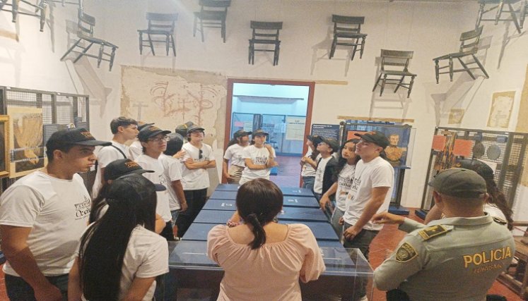 Capacitan a jóvenes para que sean guías culturales Estudiantes de los colegios ofician como guardianes turísticos del patrimonio cultural en Ocaña. /Foto archivo: .