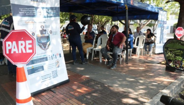 A través del programa ‘Motodestrezas’, se capacita a motociclistas en temas de normatividad, percepción del riesgo, elementos de protección y técnicas de conducción, entre otros. / Foto: Cortesía / A través del programa ‘Motodestrezas’, se capacita a motociclistas en temas de normatividad, percepción del riesgo, elementos de protección y técnicas de conducción, entre otros. / Foto: Cortesía /