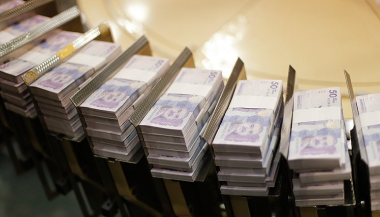 https://www.laopinion.co/sites/default/files/styles/portada_principal_747x420/public/2025-07/creditos-jovenes.jpg?itok=s14beEDx