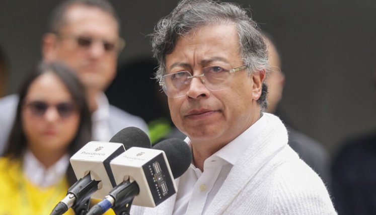 Petro arremete nuevamente contra el Banco de la República y cuestiona su independencia