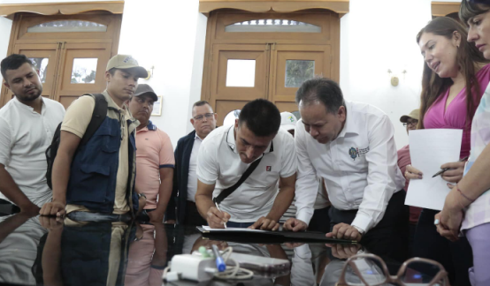 Gobierno departamental firmó acuerdos para mejorar situación de familias cocaleras del Catatumbo.