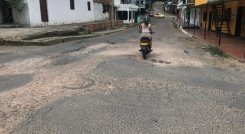 El mal estado de las calles perjudica a los habitantes de ese sector de la ciudadela Juan Atalaya./ Foto: Nicolás Mojica. 
