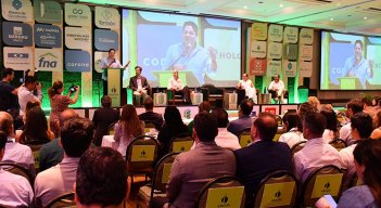 El presidente ejecutivo de Camacol, Guillermo Herrera, dio apertura al Congreso Verde del gremio./ Foto Cortesía